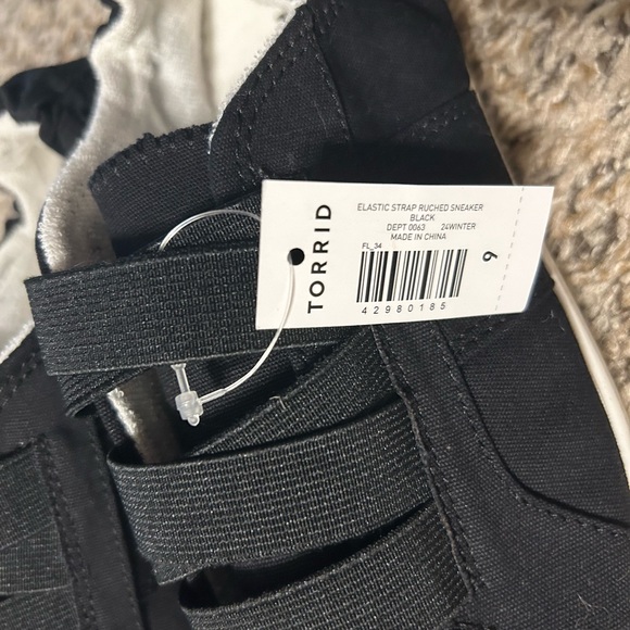 Torrid Wide Width Riley Ruched Sneaker - Picture 7 of 7